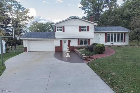 93 Linda St, Tallmadge, OH 44278
