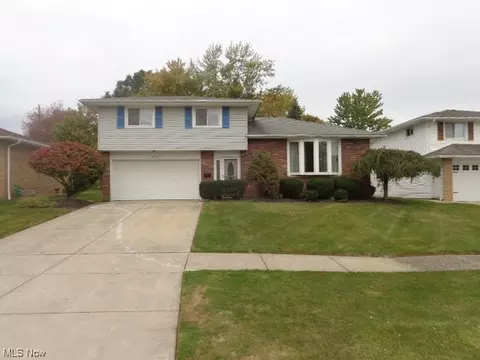 7418 Meadow Ln, Parma, OH 44134