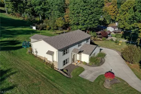 73 W Mohawk Dr, Malvern, OH 44644