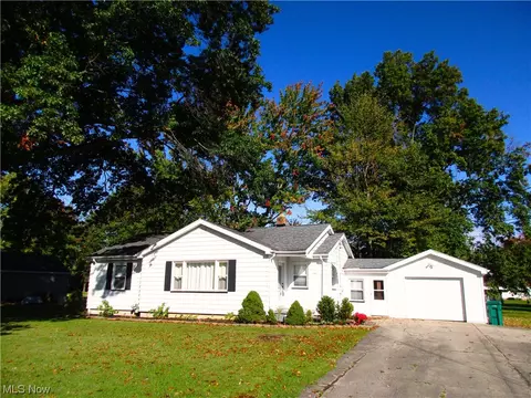 128 Edward St, Champion, OH 44483