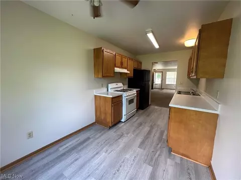 9911 Short Dr, Windham, OH 44288 photo 11
