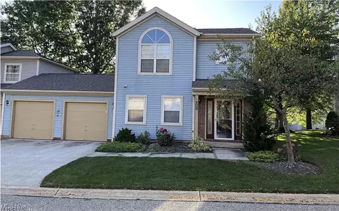 8614 Larkspur Ln, Macedonia, OH 44056