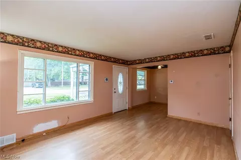 530 Penfield Ave, Elyria, OH 44035 photo 5