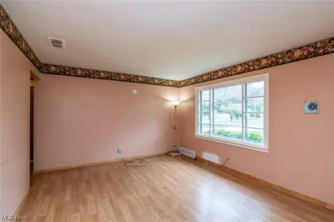 530 Penfield Ave, Elyria, OH 44035 photo 6