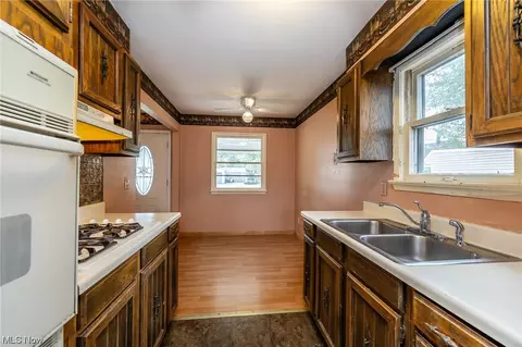 530 Penfield Ave, Elyria, OH 44035 photo 11
