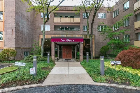 3701 Mayfield Rd #204, Cleveland Heights, OH 44118