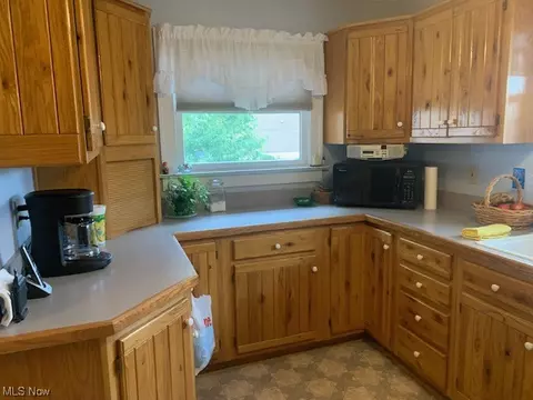 2246 E 33rd St, Lorain, OH 44055 photo 6