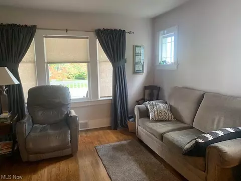 2246 E 33rd St, Lorain, OH 44055 photo 9