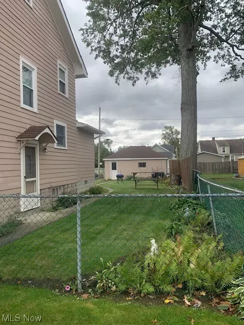 2246 E 33rd St, Lorain, OH 44055 photo 3