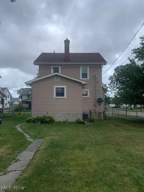 2246 E 33rd St, Lorain, OH 44055 photo 4