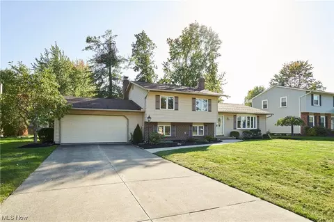 7074 Enfield Dr, Mentor, OH 44060