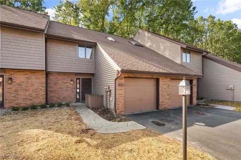 4468 Willow Creek Dr SE, Warren, OH 44484