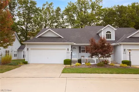 30690 Iris Ct #25-A, North Olmsted, OH 44070