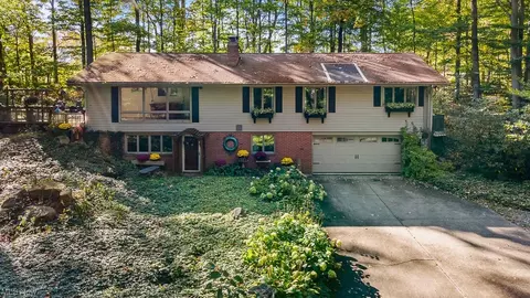 6879 W Pine Lake Rd, Salem, OH 44460