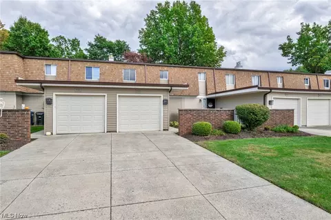 9309 Sussex Dr #9309, Olmsted Falls, OH 44138