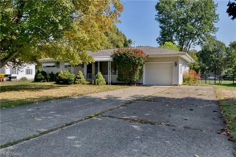 3418 Ridgewood Ave, Ashtabula, OH 44004 photo 2