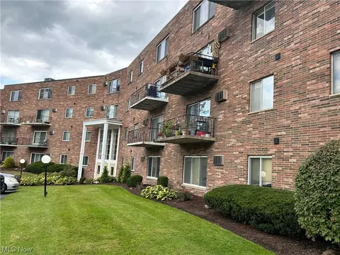 315 Solon Rd #314, Chagrin Falls, OH 44022