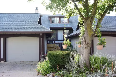 1537 Treetop Trl #3, Akron, OH 44313