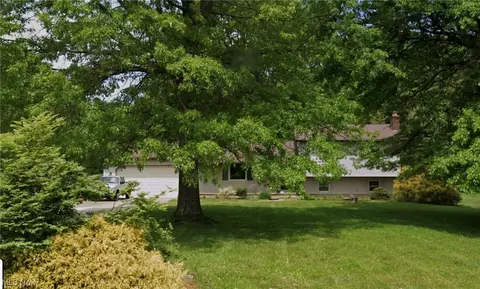 353 Airport Rd NW, Warren, OH 44481
