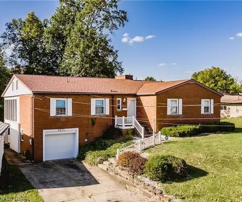 3475 Roseland Ave, Parkersburg, WV 26104