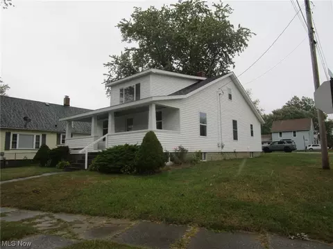 1742 Harbor Ave, Ashtabula, OH 44004 photo 2
