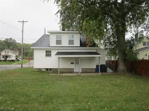 1742 Harbor Ave, Ashtabula, OH 44004 photo 4