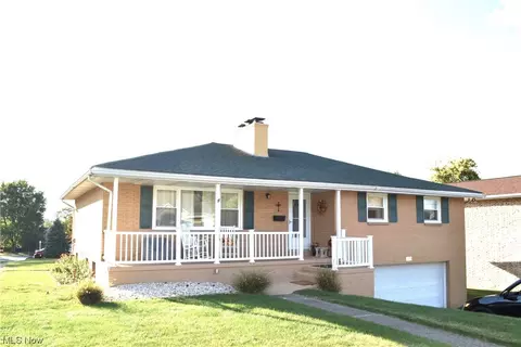 1315 Overlook Dr, Weirton, WV 26062