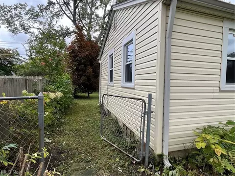 4867 Forest Rd, Mentor, OH 44060 photo 17