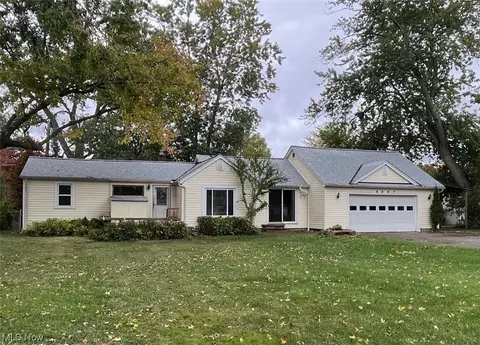 4867 Forest Rd, Mentor, OH 44060