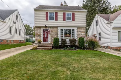 9515 Fernhill Ave, Parma, OH 44129