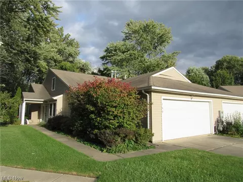 169 Marian Ln #11B, Berea, OH 44017