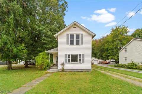 1048 Mechanic St, Grafton, OH 44044