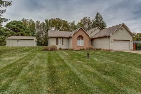 2445 E Turkeyfoot Lake Rd, Akron, OH 44312
