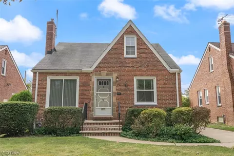 8211 Whittington Dr, Cleveland, OH 44129