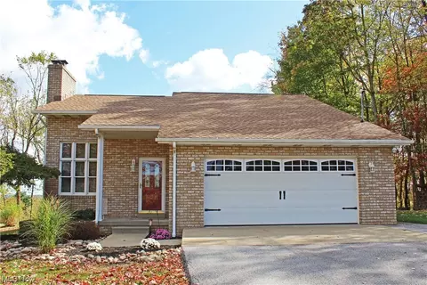 1204 Lyons Rd, Weirton, WV 26062