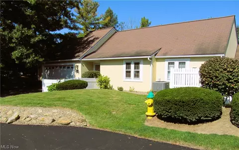 838 Cranberry Ln, Akron, OH 44313