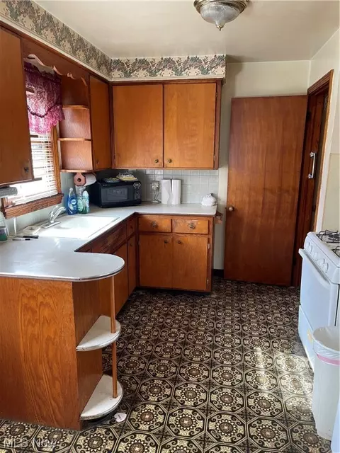 375 Creed St, Struthers, OH 44471 photo 18