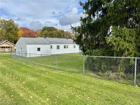 375 Creed St, Struthers, OH 44471 photo 4