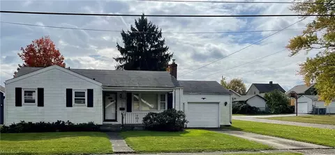 375 Creed St, Struthers, OH 44471 photo 6