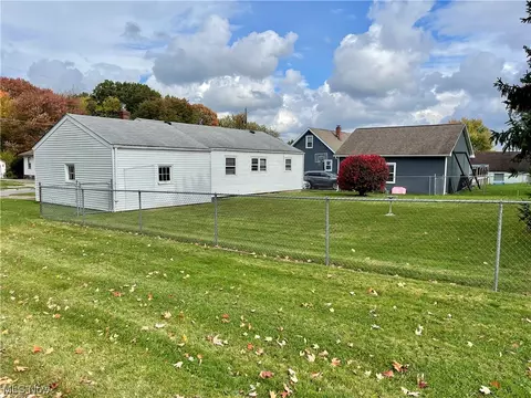 375 Creed St, Struthers, OH 44471 photo 5