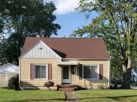 651 E Park Ave, Barberton, OH 44203