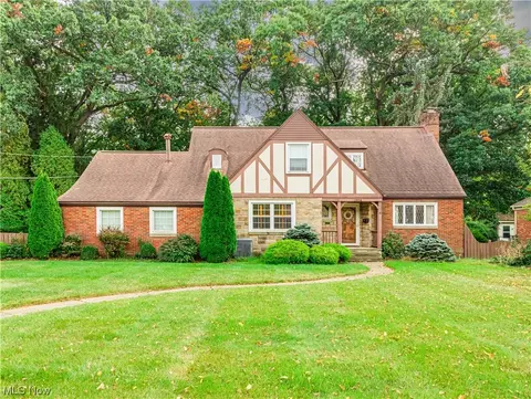 1904 Highbridge Rd, Cuyahoga Falls, OH 44223