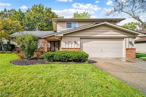 1904 Bromton Dr, Lyndhurst, OH 44124