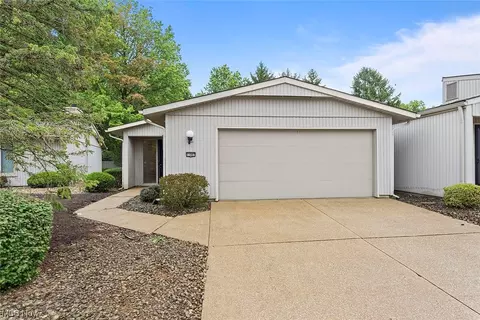 11007 Eastwind Ct, Strongsville, OH 44149