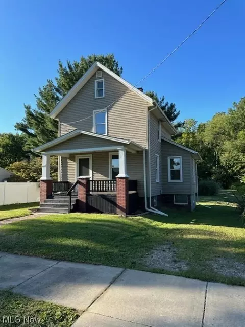 663 W Harrison St, Alliance, OH 44601