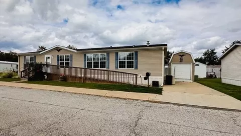 70 Lodgewood Dr, Ashland, OH 44805