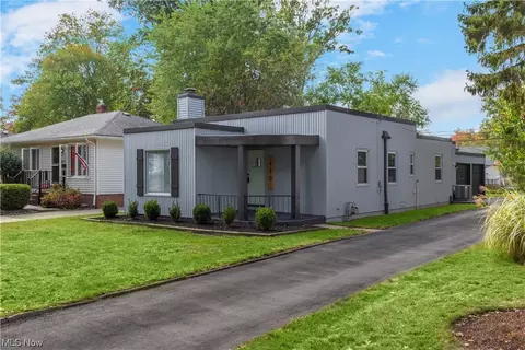 470 Kenilworth Rd, Bay Village, OH 44140
