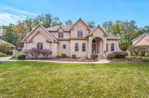 9360 Bay Hill Dr NE, Warren, OH 44484