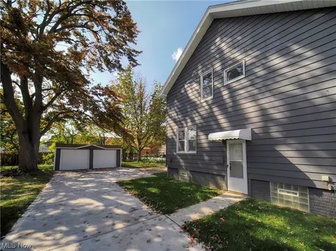 326 Babbitt Rd, Euclid, OH 44123 photo 2