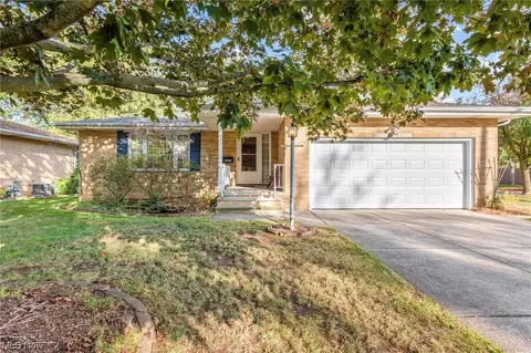 6391 Beverly Dr, Parma Heights, OH 44130